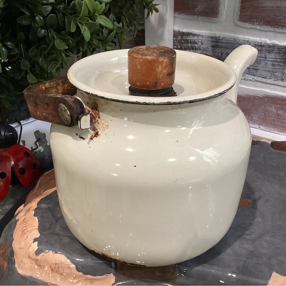 🟤 Vintage - Cream colored, enamel coated, Tea Kettle w/ Wooden Handle - Decor - Picture 6 of 16